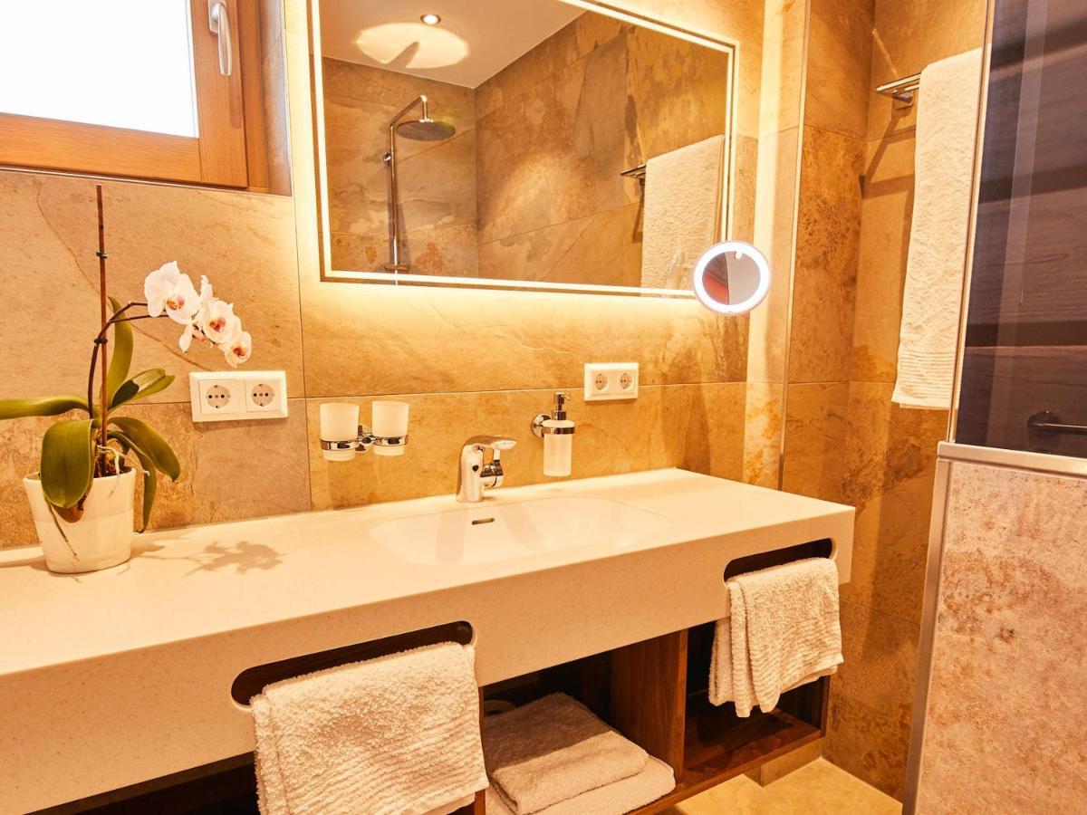 Hotel Hornstein - Weingut, Vinothek & Gastronomie 노넨혼 외부 사진